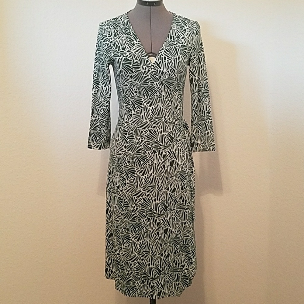 BCBG Max Azria Green White Wrap Dress Size Small